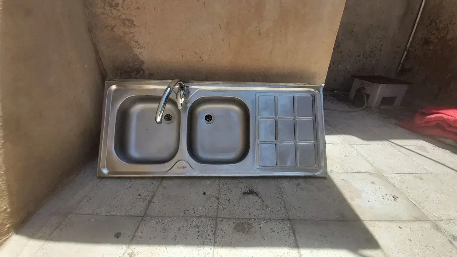 سینک و شیر آب اهرمی|مصالح و تجهیزات ساختمان|هرسین, |دیوار