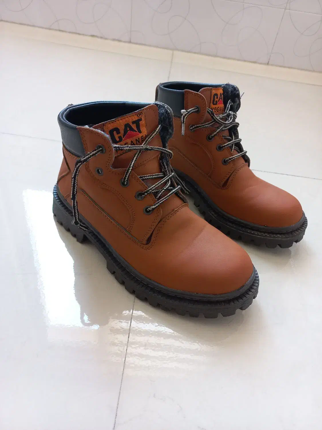 کفش|کیف، کفش، کمربند|کامیاران, |دیوار