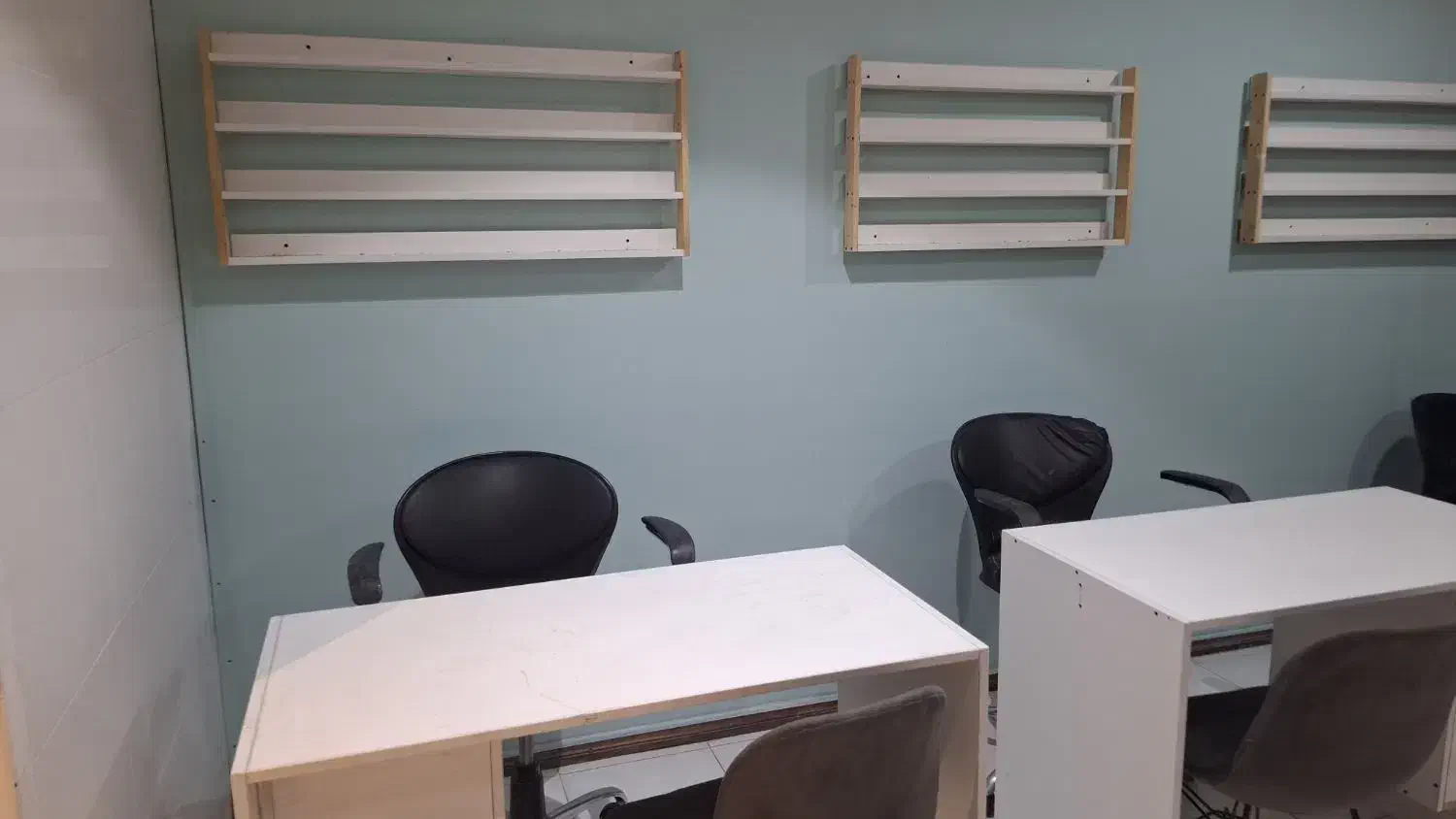 اجاره میزناخن و صندلی سالن زیبایی معالی آباد|اجارهٔ دفتر کار، اتاق اداری، مطب|شیراز, معالیآباد|دیوار