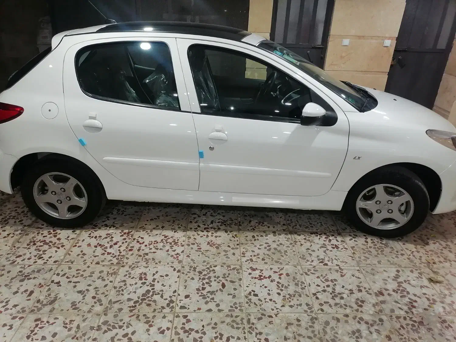 باسلام فروش 207 پانا فول سقف شیشه ای رینگ کم کار|خودرو سواری و وانت|شیراز, احمدآباد|دیوار