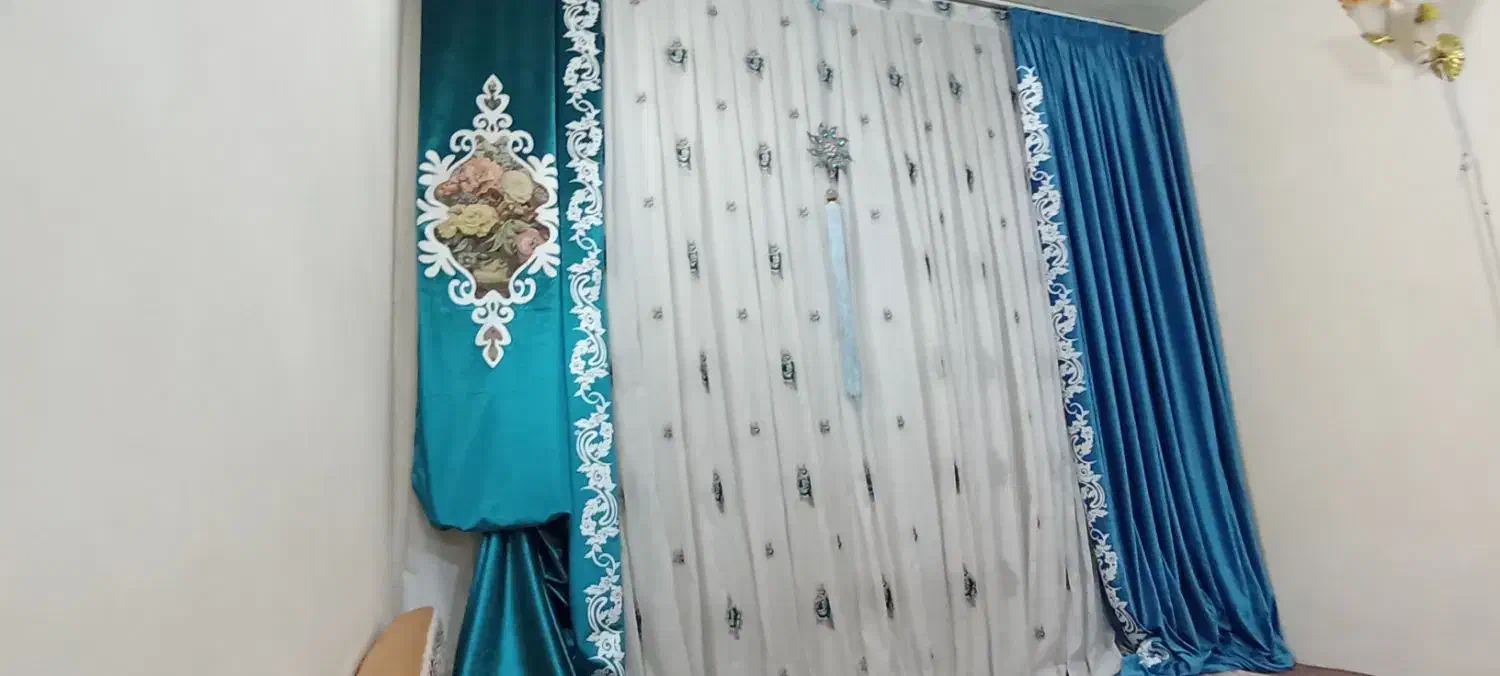 پرده حریر گل دار با 2 عدد بالان مخملی|پرده، رانر، رومیزی|پاکدشت, پاکدشت (مامازند)|دیوار