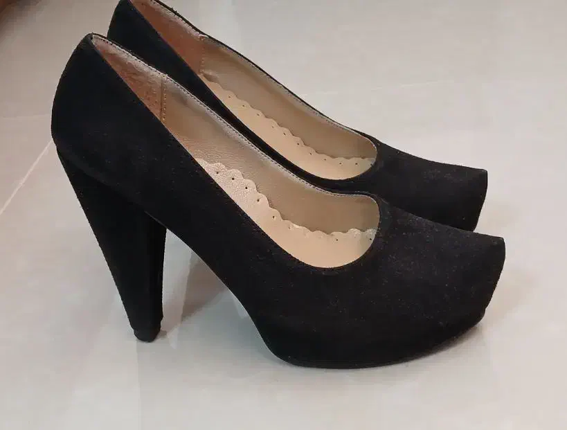 کفش مجلسی|کیف، کفش، کمربند|اسفراین, |دیوار