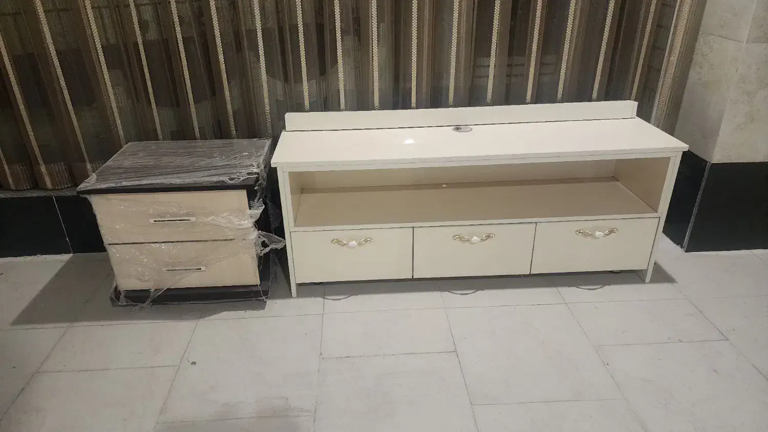 میز تلوزیون|میز تلویزیون|قم, صدوق|دیوار