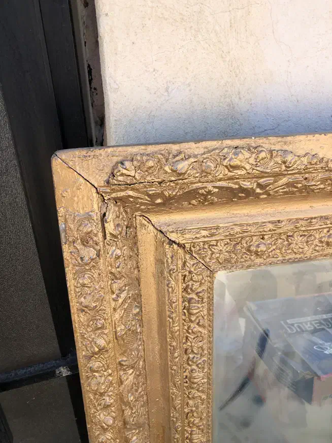 آینه|کلکسیون اشیاء عتیقه|اصفهان, باغ دریاچه|دیوار