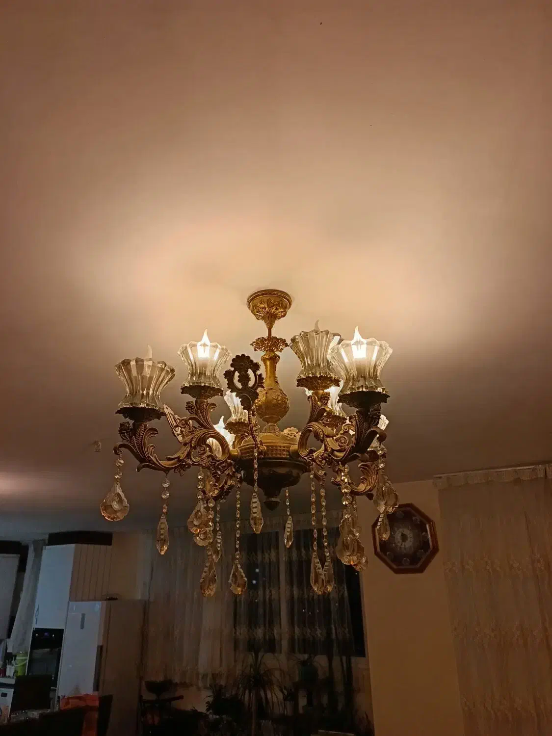 لوستر چهار شاخه هشت شعله|لوستر و چراغ آویز|اصفهان, شیخ اشراق|دیوار