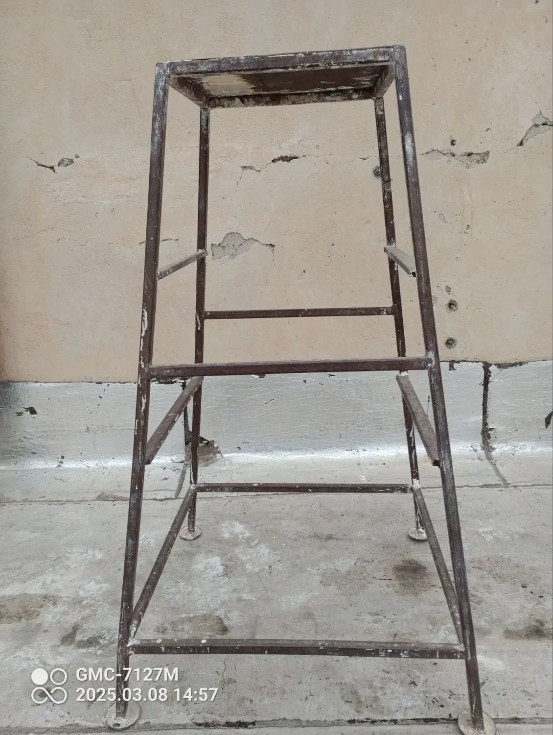 چهار پایه اهنی|صندلی و نیمکت|محمدیه-قزوین, |دیوار