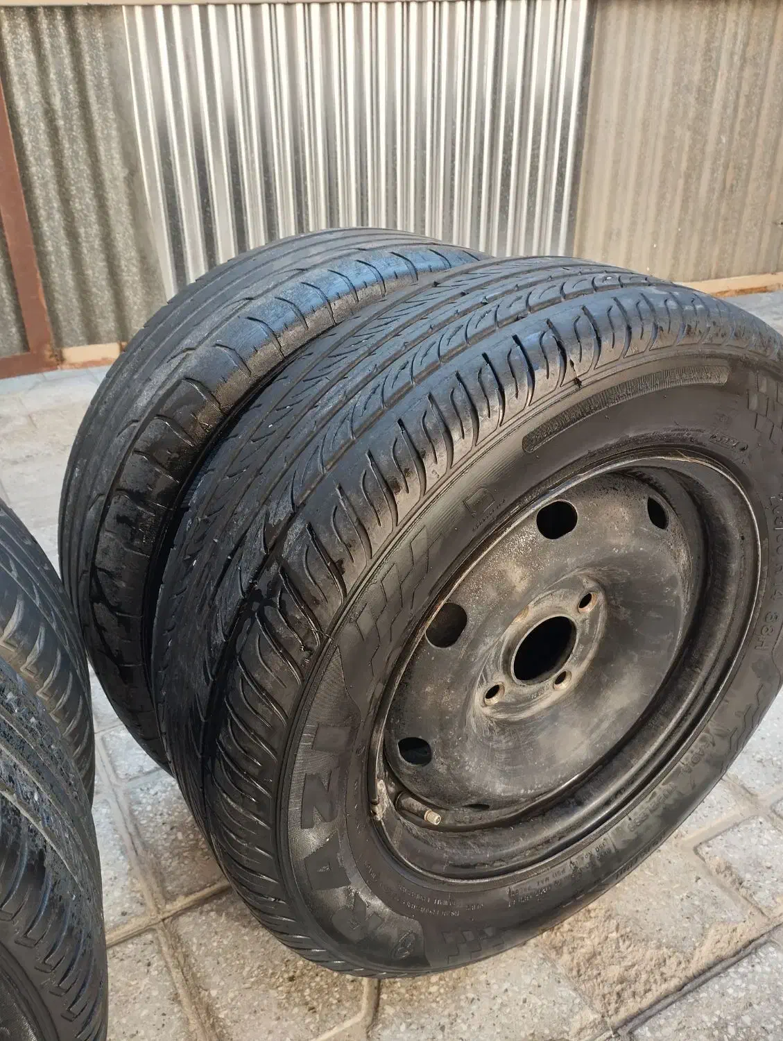 ۷ حلقه رینگ و لاستیک ۱۴ / ۲۰۵ ۴ عدد قالپاق اسپرت|قطعات یدکی و لوازم جانبی|تایباد, |دیوار