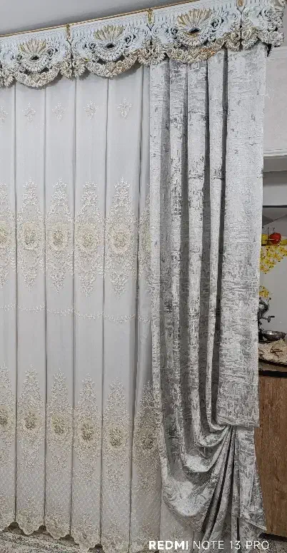 پرده پزیرایی|پرده، رانر، رومیزی|اقبالیه, |دیوار