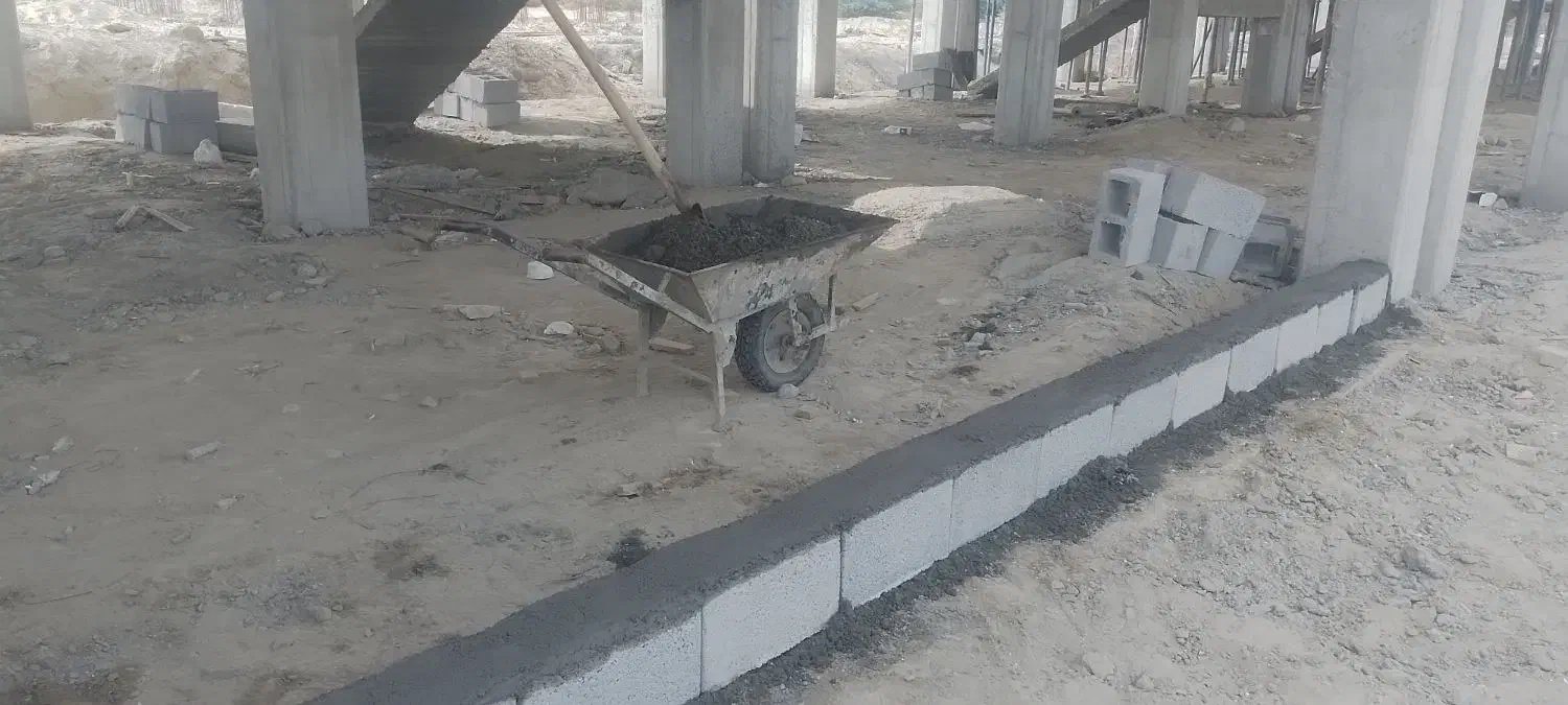 بتون ریزی و کف و ستون و سقف اماده شیب بندی|خدمات پیشه و مهارت|میناب, |دیوار