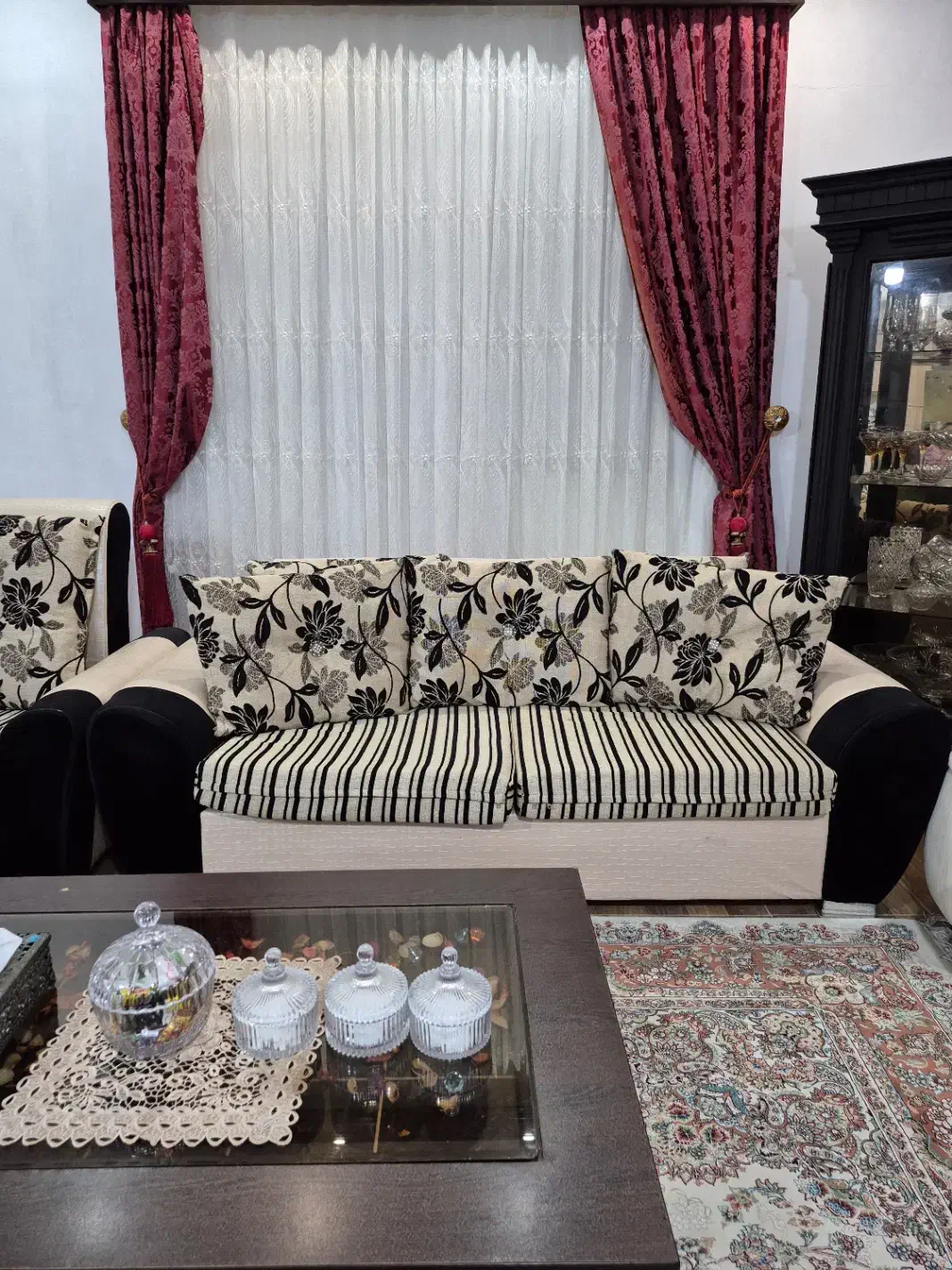 مبل ۷نفره به همرا میز جلومبلی و ۴میز عسلی|مبلمان خانگی و میز عسلی|آستارا, |دیوار