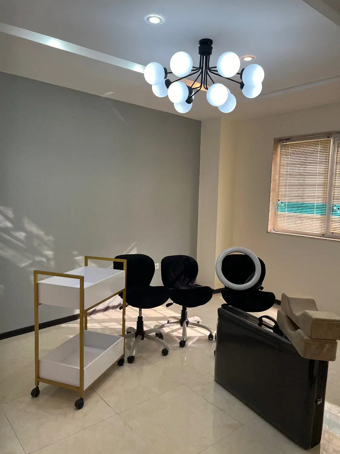 صندلی وتخت با قیمت مناسب به فروش داده میشود|صندلی و نیمکت|گرگان, |دیوار