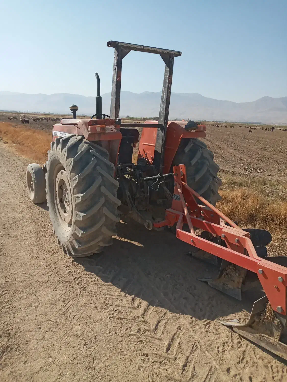 تراکتور ۲۸۵مدل ۸۲|خودرو سنگین|زرین دشت (همدان), |دیوار