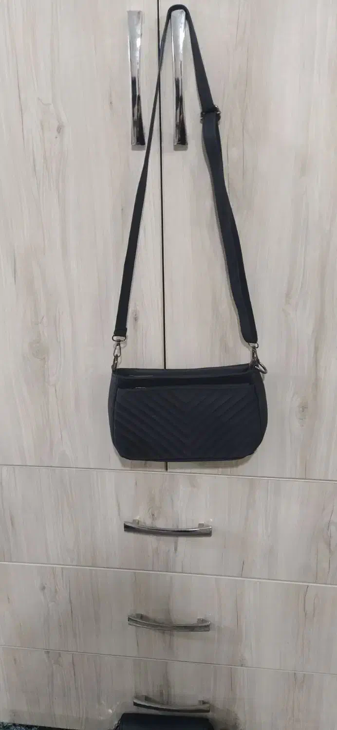 ۴عدد کیف|کیف، کفش، کمربند|حمیل, |دیوار