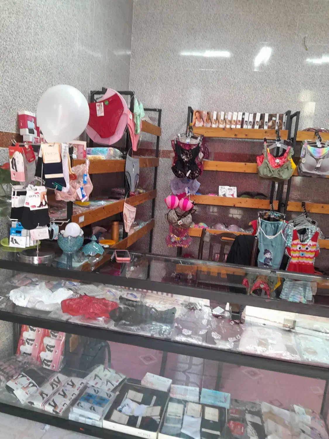 لباس زیر مهربانو|لباس|بابل, |دیوار