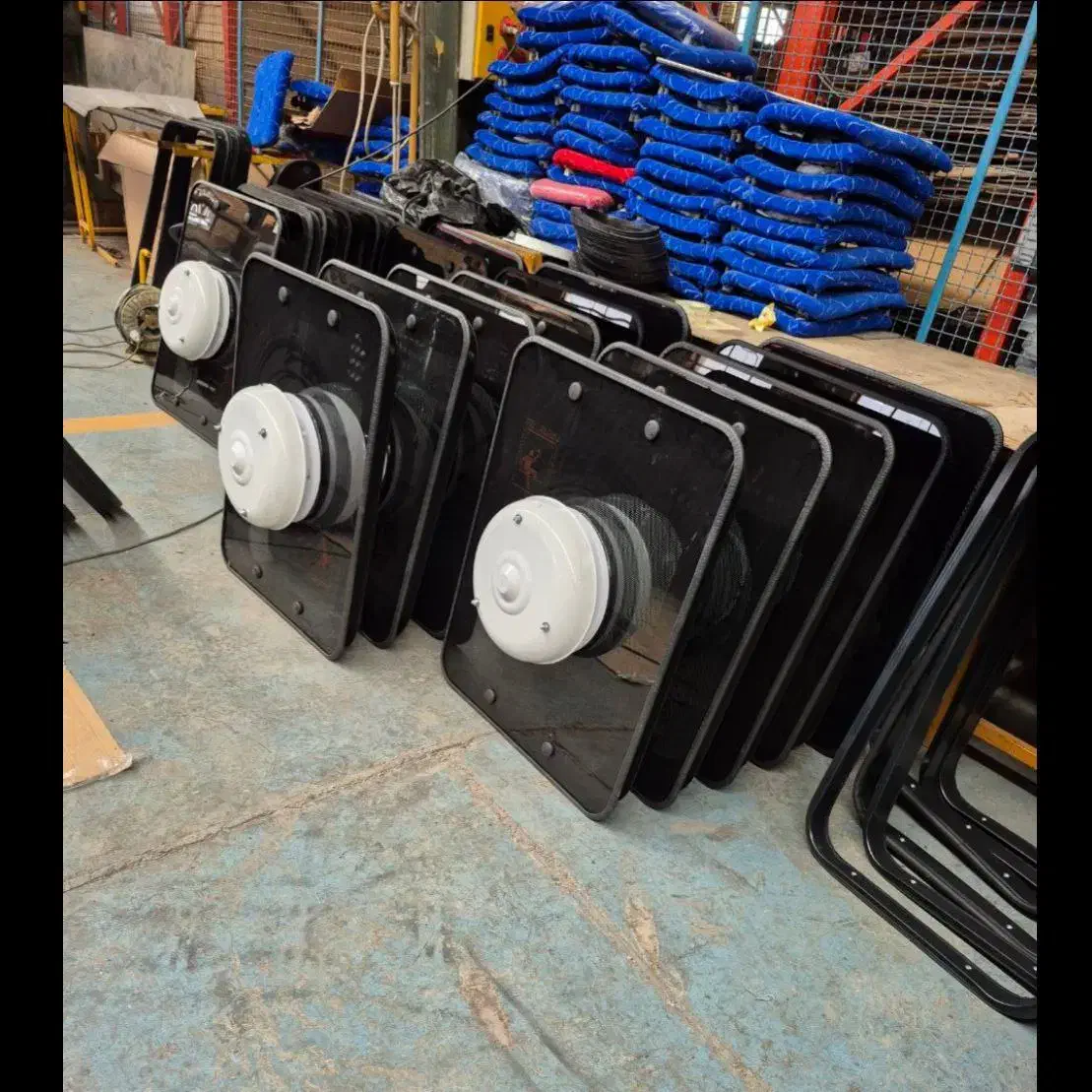 قطعات بدنه و داخلی اتوبوس مستقیم از تولیدکننده|قطعات یدکی و لوازم جانبی|گرمسار, |دیوار