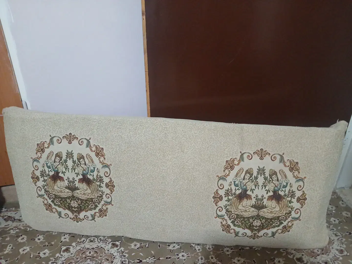 پشتی نو|پشتی|شیراز, فرگاز|دیوار