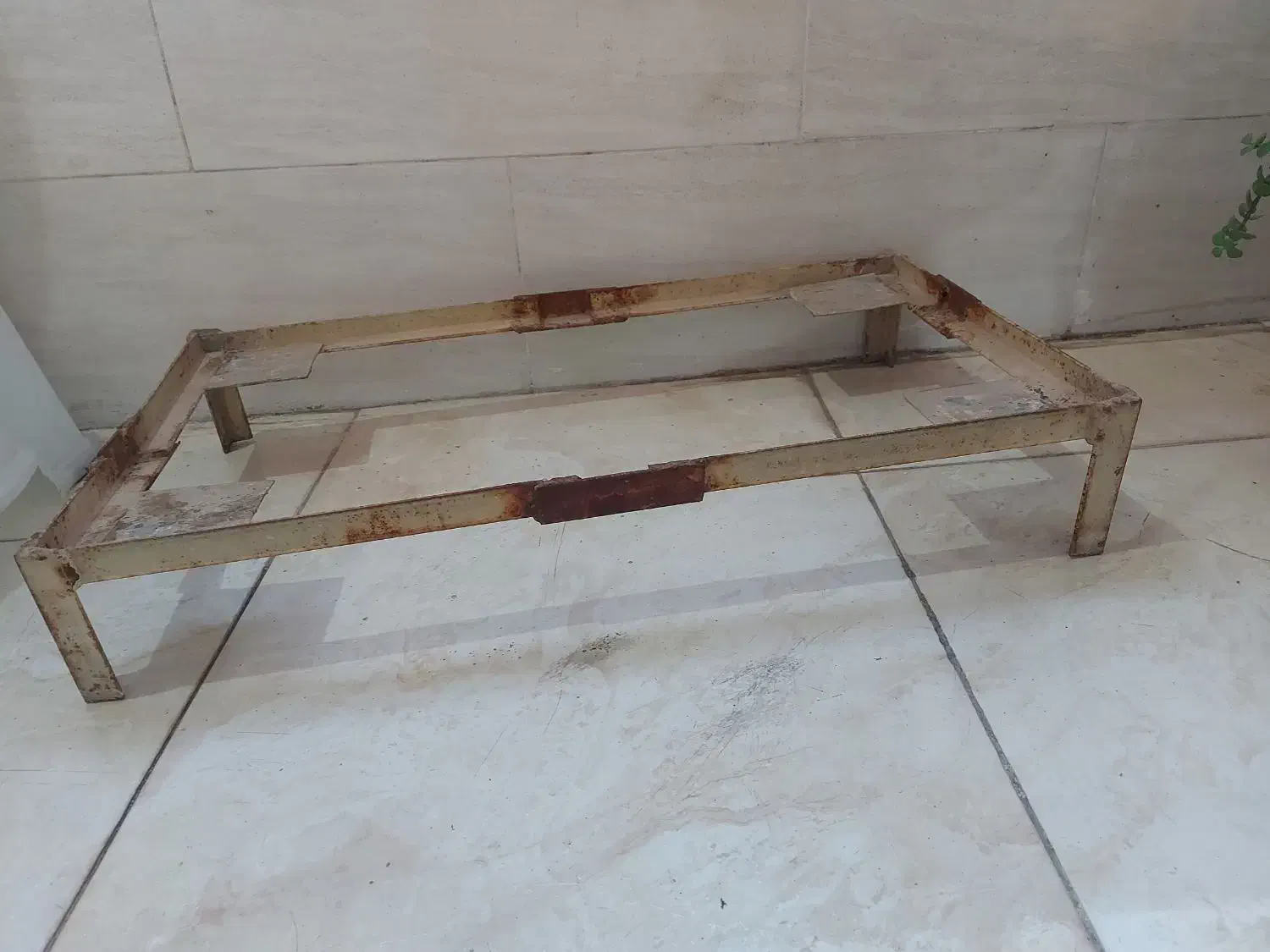 چهارپایه آهنی|ابزارآلات|اهواز, کوی باهنر|دیوار