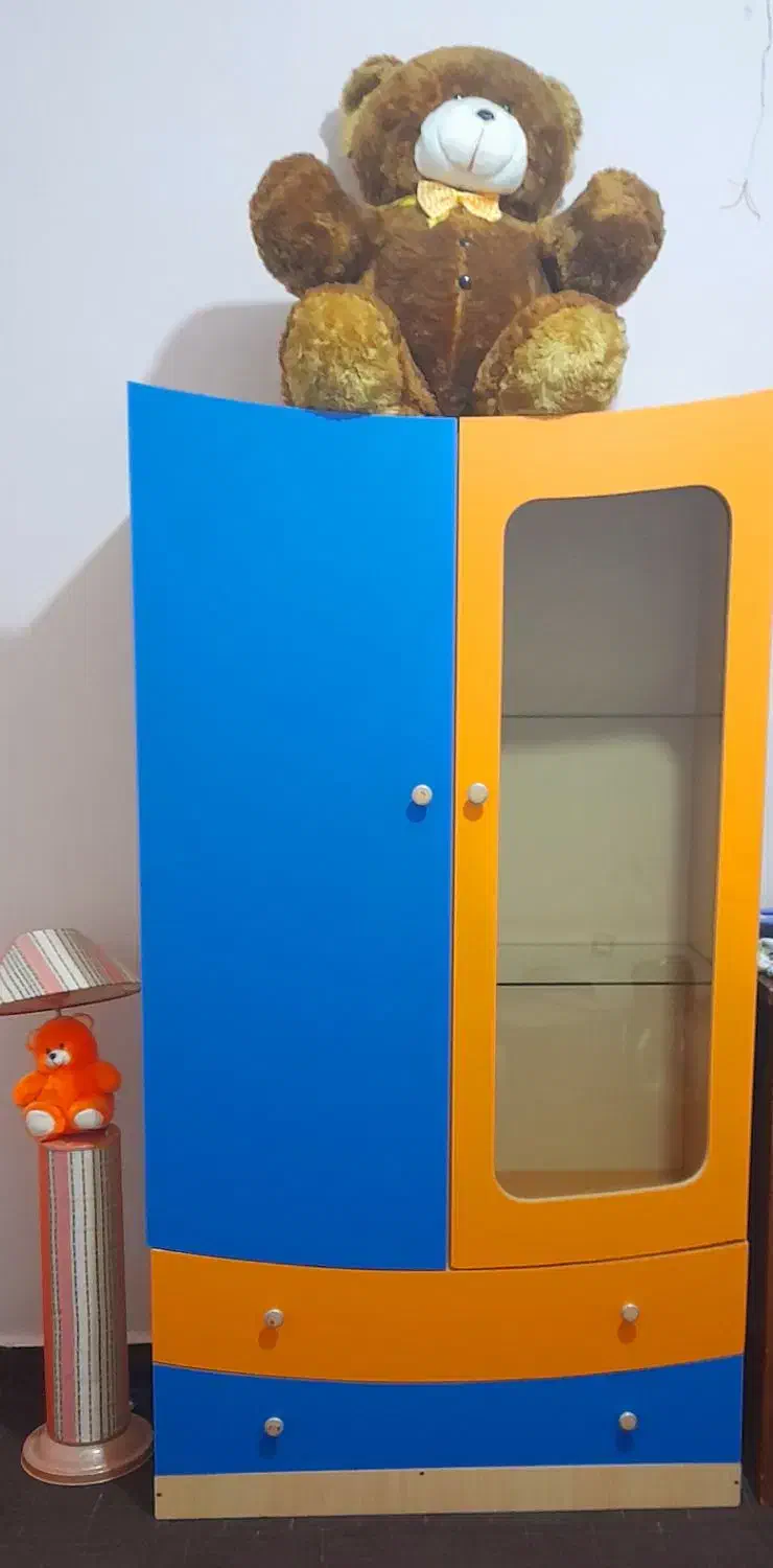 کمد و عروسک و چراغ خواب بچه ومیزتلفن|اسباب و اثاث بچه|سقز, |دیوار