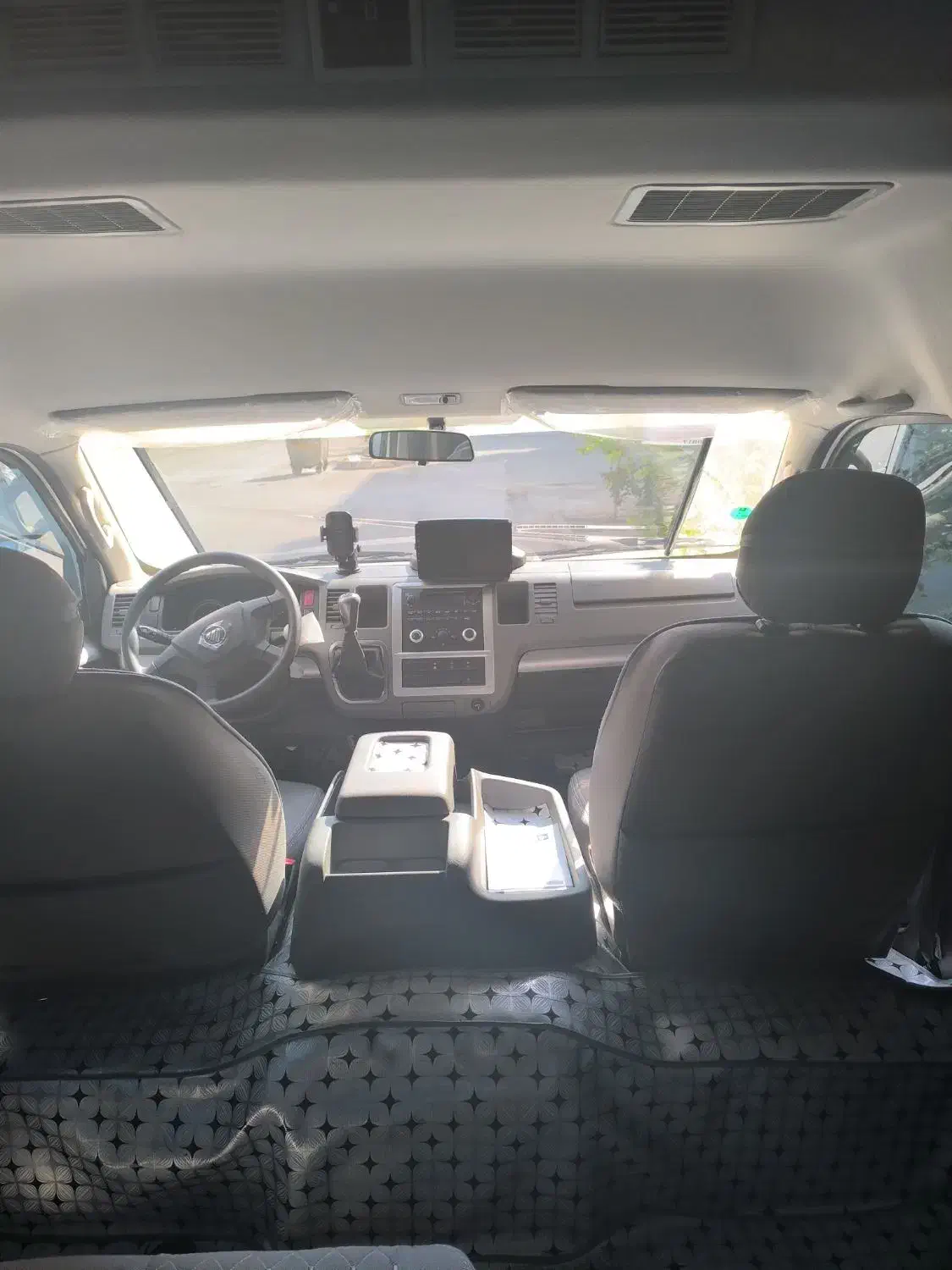 ون ۱۲ نفره سقف بلند vip و تویوتا هایلوکس|خدمات حمل و نقل|قشم, |دیوار