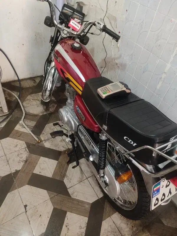 125 صفر مدل 95 کاربرات|موتورسیکلت|شیراز, باغ تخت|دیوار