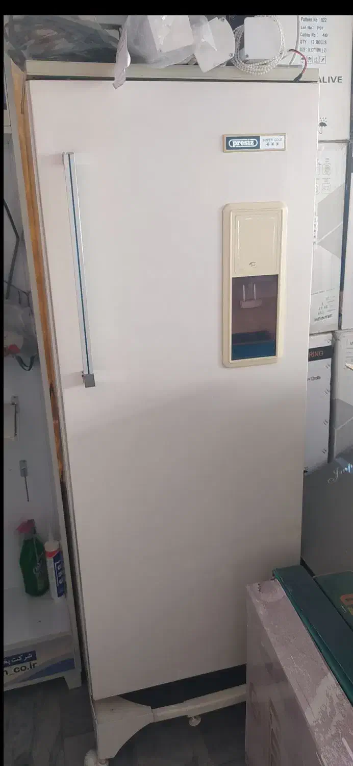 یخچال قدیمی و ویترین چوبی مغازه|فروشگاه و مغازه|کرج, شهرک ولیعصر|دیوار