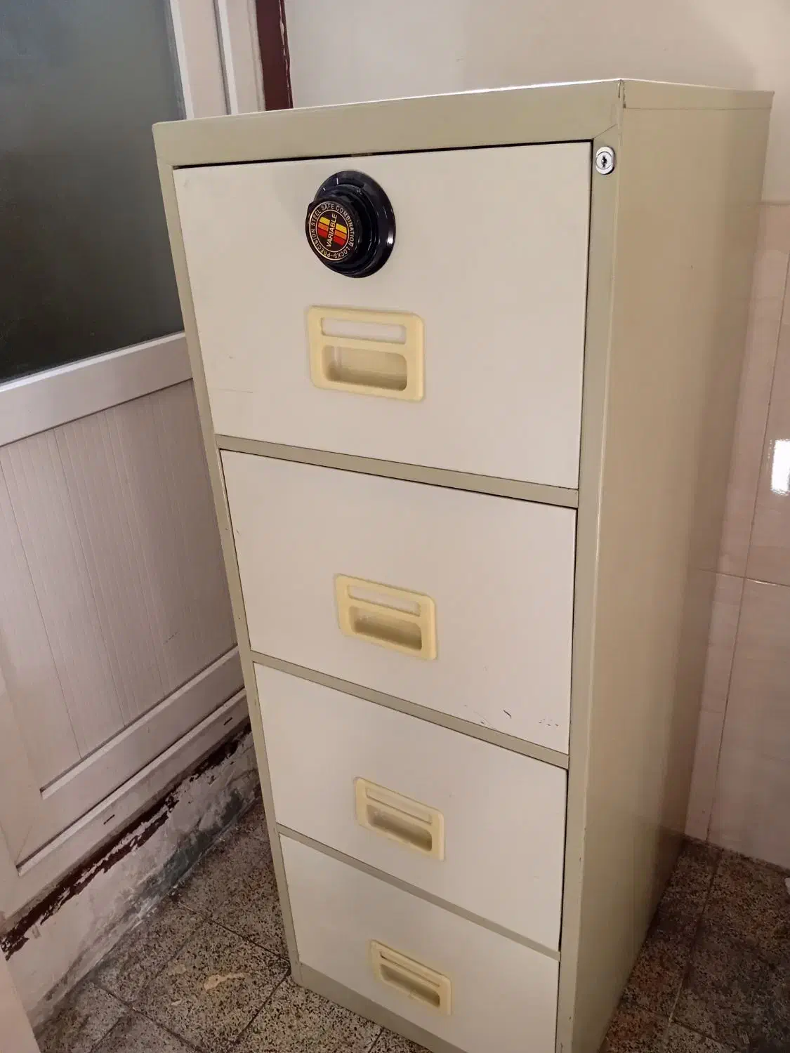 فایل قفل رمزدار|دفتر کار|تهران, فلسطین (میدان انقلاب)|دیوار