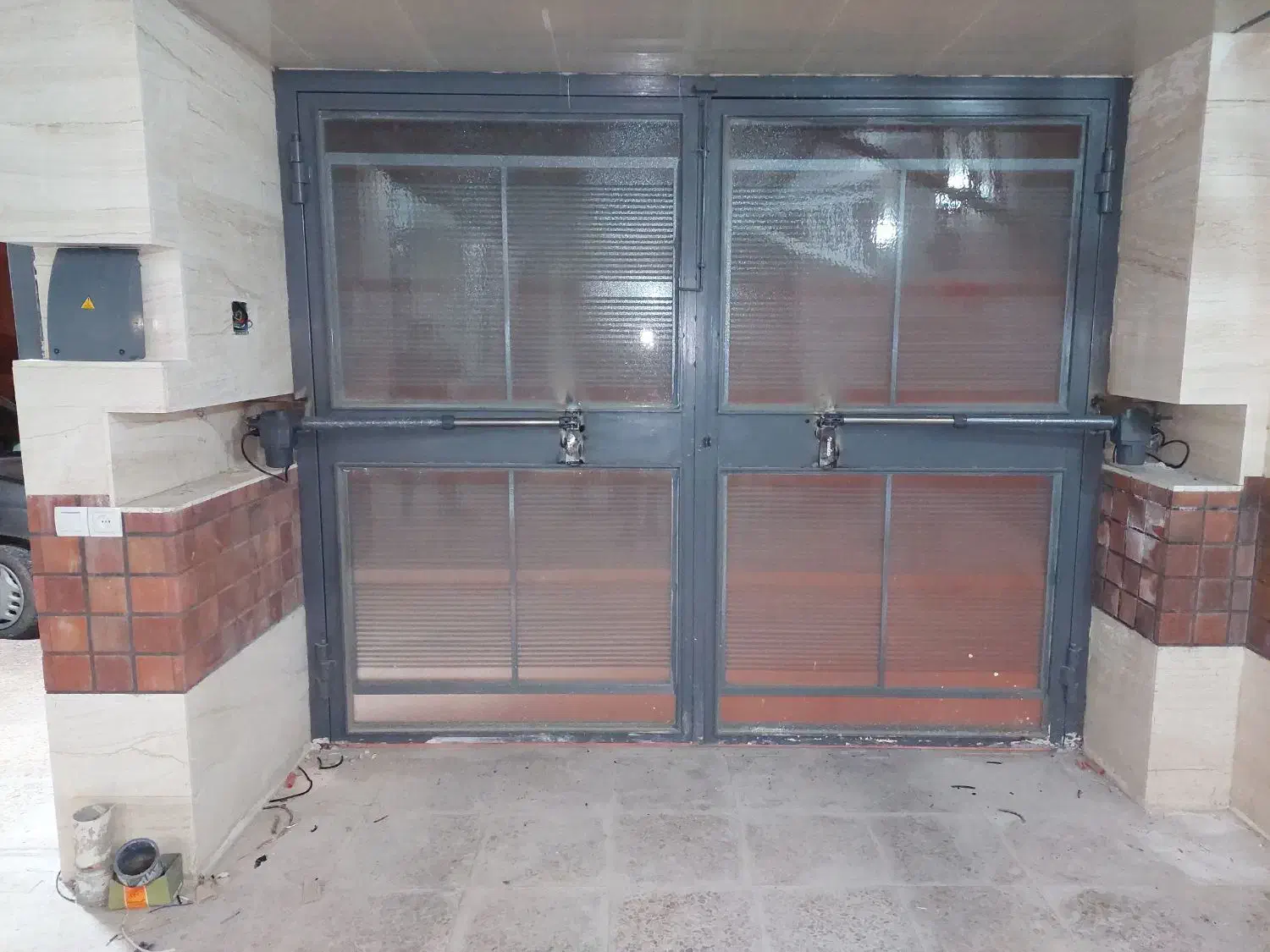 نصب درب برقی، بالابر ، دوربین مداربسته ، برق کشی|خدمات پیشه و مهارت|شیراز, کوزه گری|دیوار