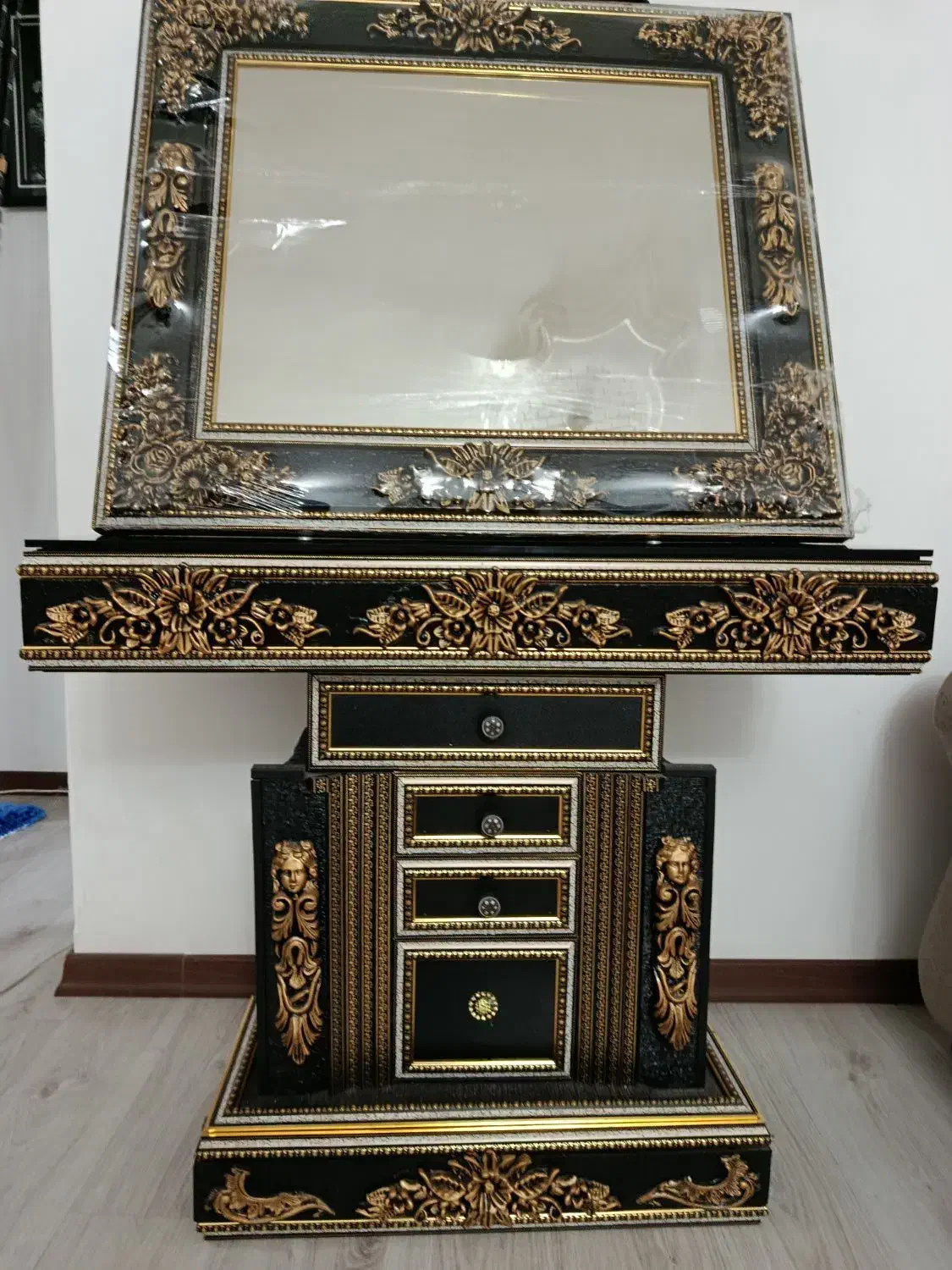 سالم|آرایشگاه و سالن‌های زیبایی|سلماس, |دیوار