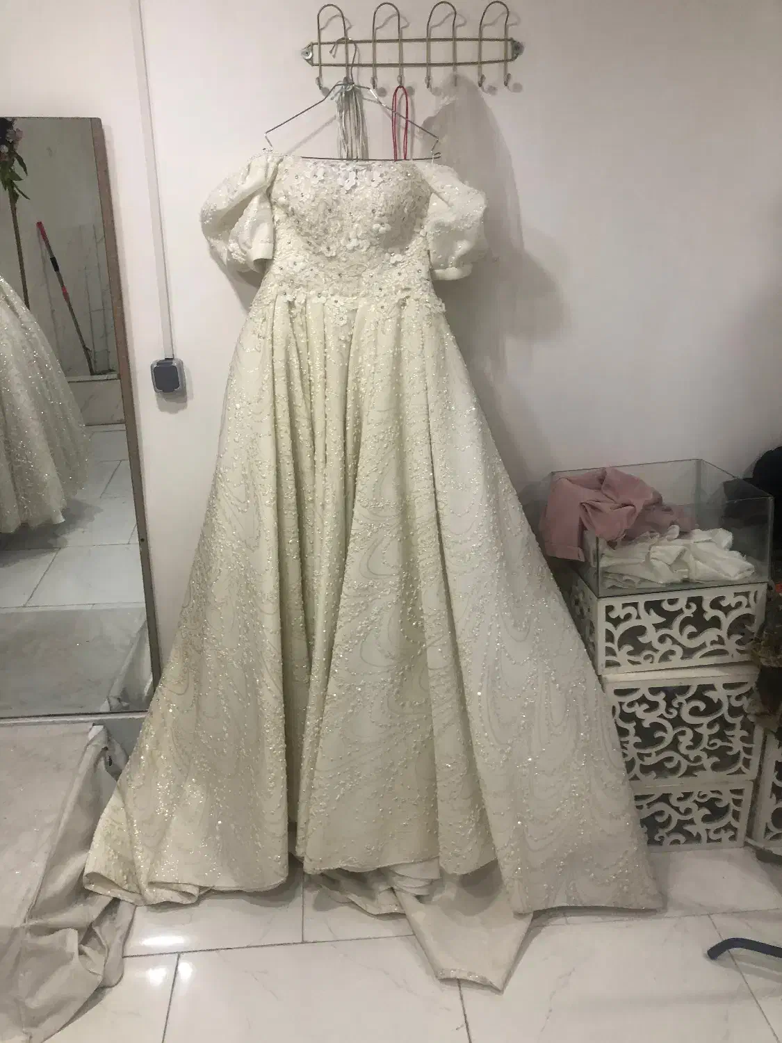 لباس عروس|لباس|سبزوار, قائم|دیوار