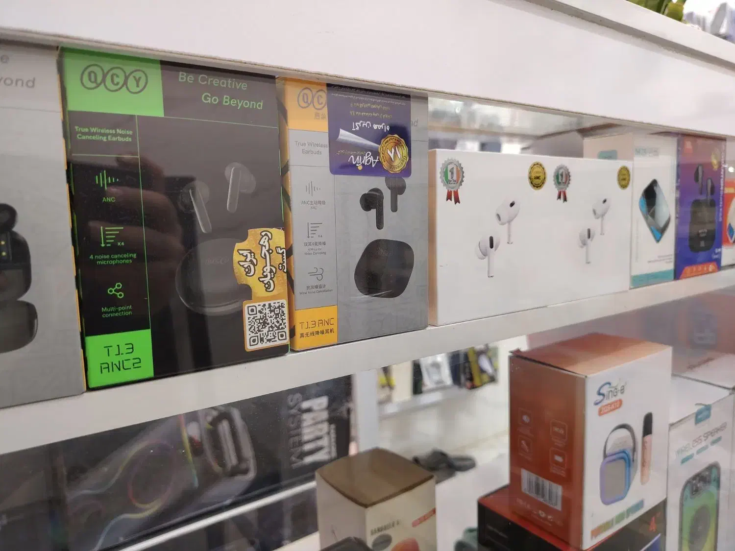 انواع اسپیکر و ایرپاد و گردنی|لوازم جانبی موبایل و تبلت|برخوار, |دیوار