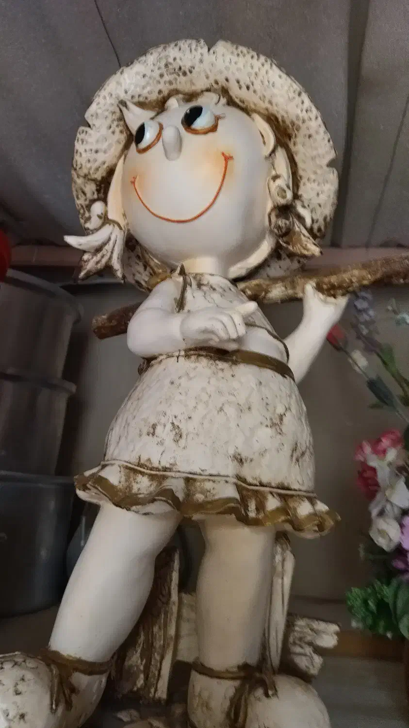 لباس و مجسمه|لباس|میانه, |دیوار