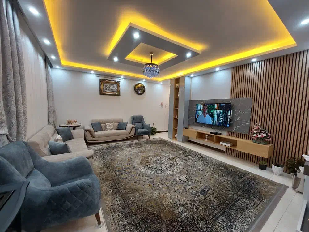 لوستر کنترلی وسط حال درجه یک درحد نو وارداتی|لوستر و چراغ آویز|ورامین, ورامین|دیوار