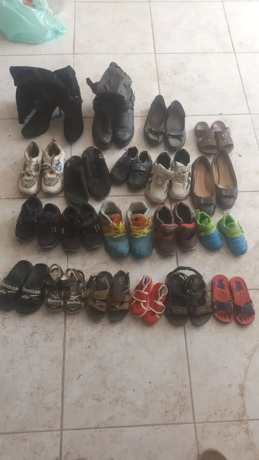 کفش کودک تمیز|کیف، کفش، کمربند|بومهن, |دیوار