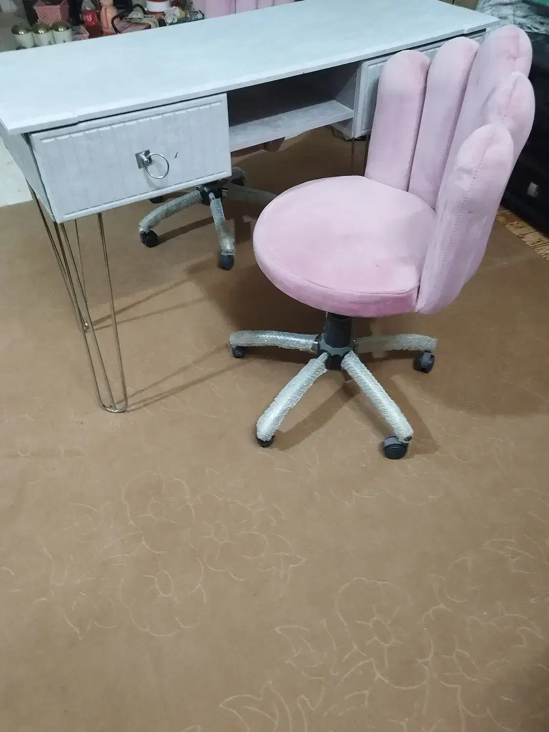 لوازم ناخن کاری و میز صندلی ارایشی بهداشتی|آرایشی، بهداشتی، درمانی|قم, شهرک امام حسین|دیوار