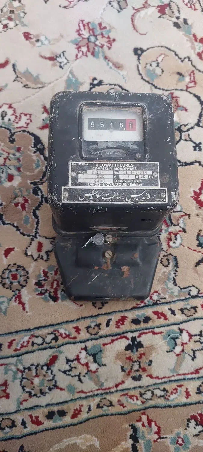 کنتور برق قدیمی سویسی پلمپ سالم|کلکسیون اشیاء عتیقه|قم, منبع آب|دیوار