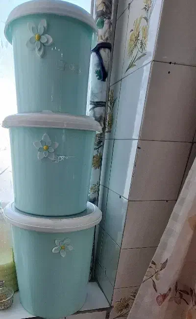 سه تا سطل برنج کوچک به برنج|ظروف نگهدارنده، پلاستیکی، یک‌بارمصرف|بیرجند, |دیوار