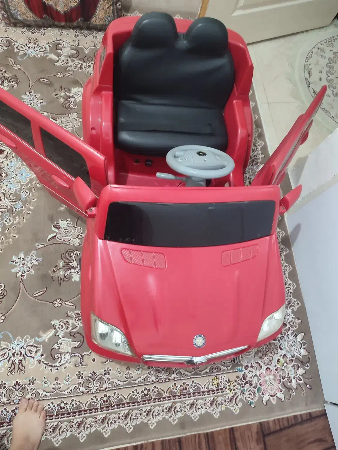 ماشین شارژی|اسباب‌بازی بچه|رباط‌کریم, رباط‌کریم|دیوار