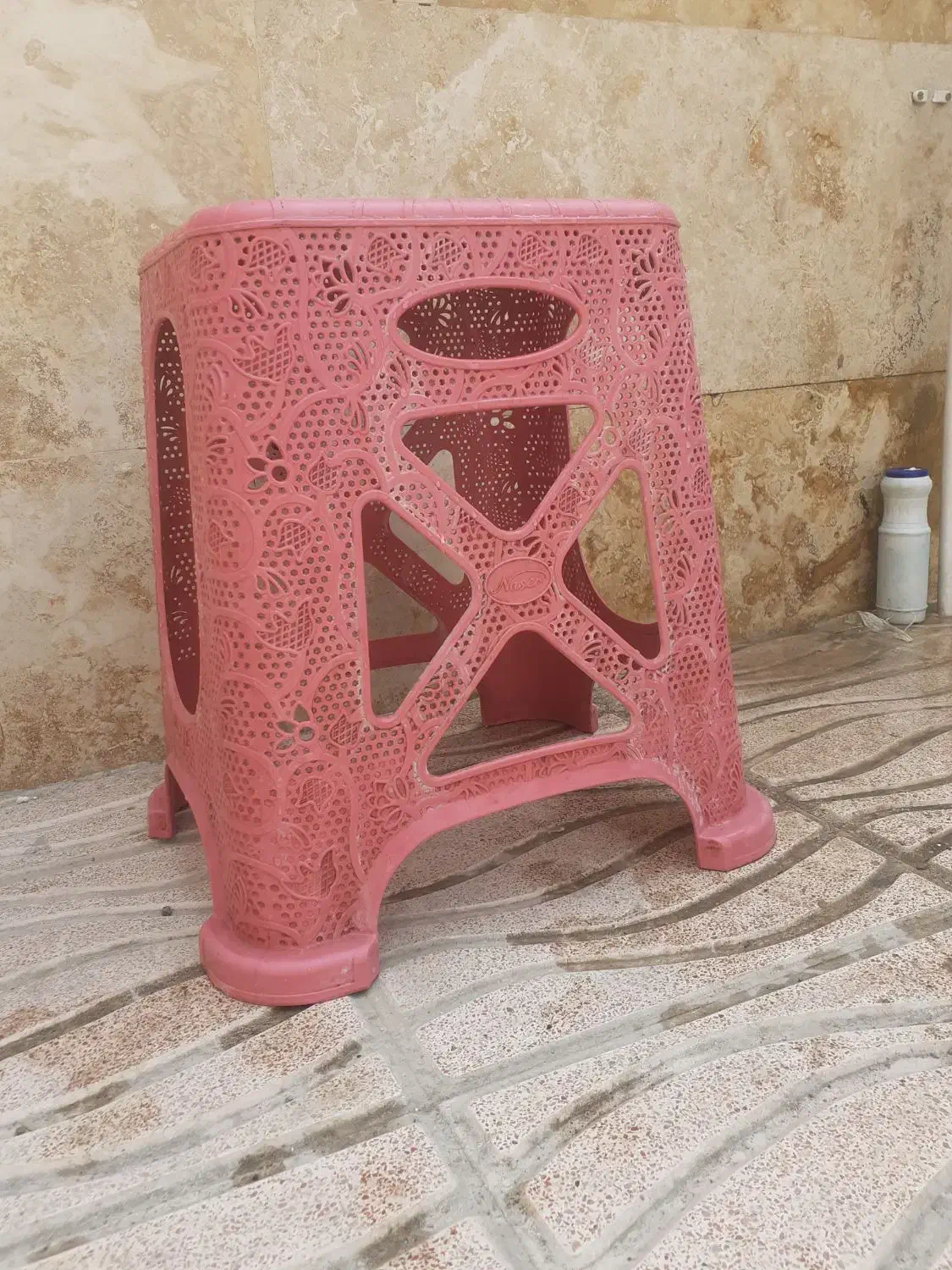 چهارپایه|صندلی و نیمکت|اردبیل, |دیوار