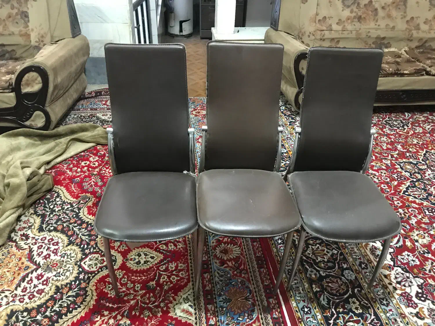 صندلی|میز و صندلی غذاخوری|قم, چهل درخت‎|دیوار