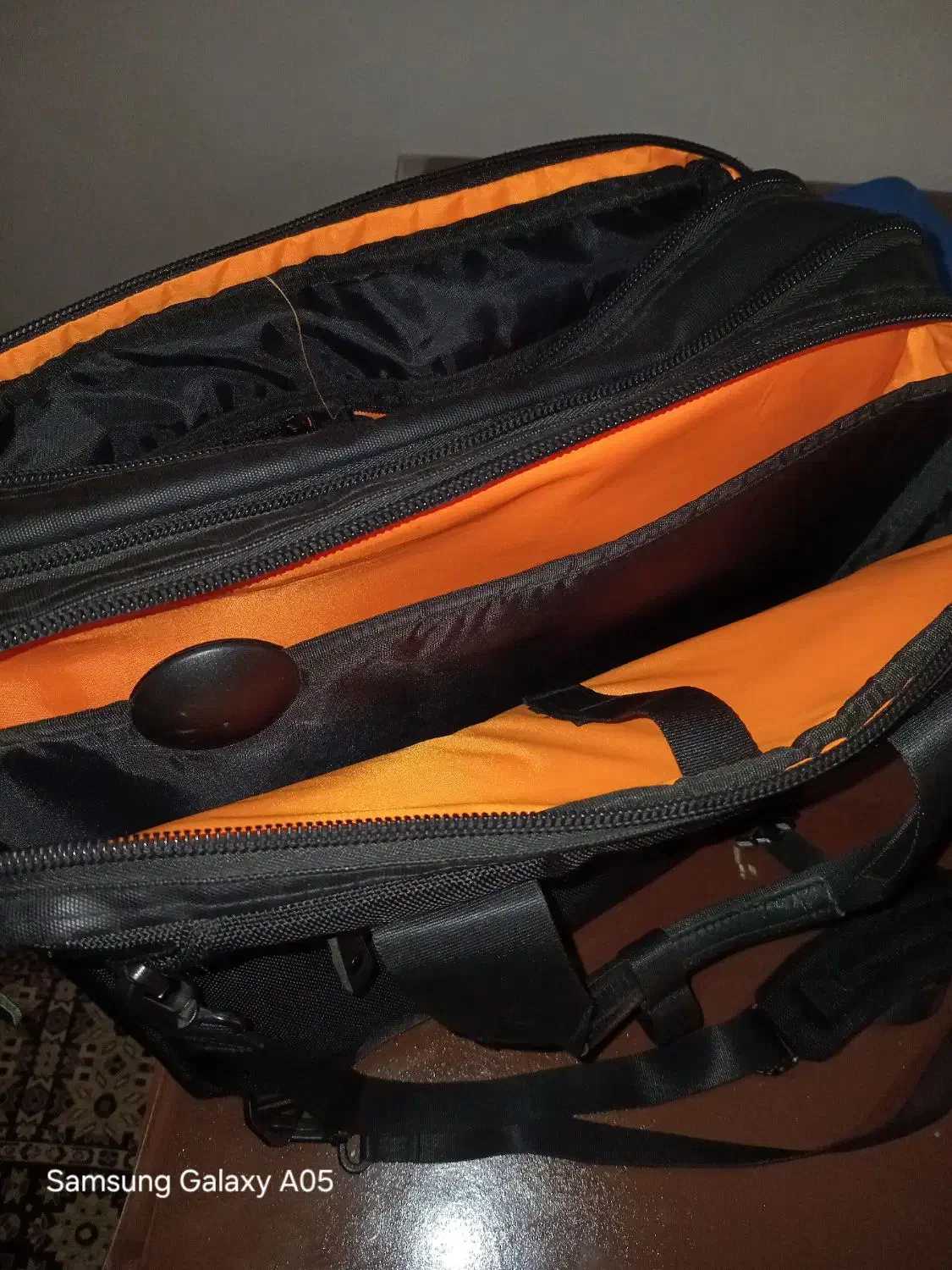 کیف لب تاب|کیف، کفش، کمربند|ری, منصوریه منگل|دیوار