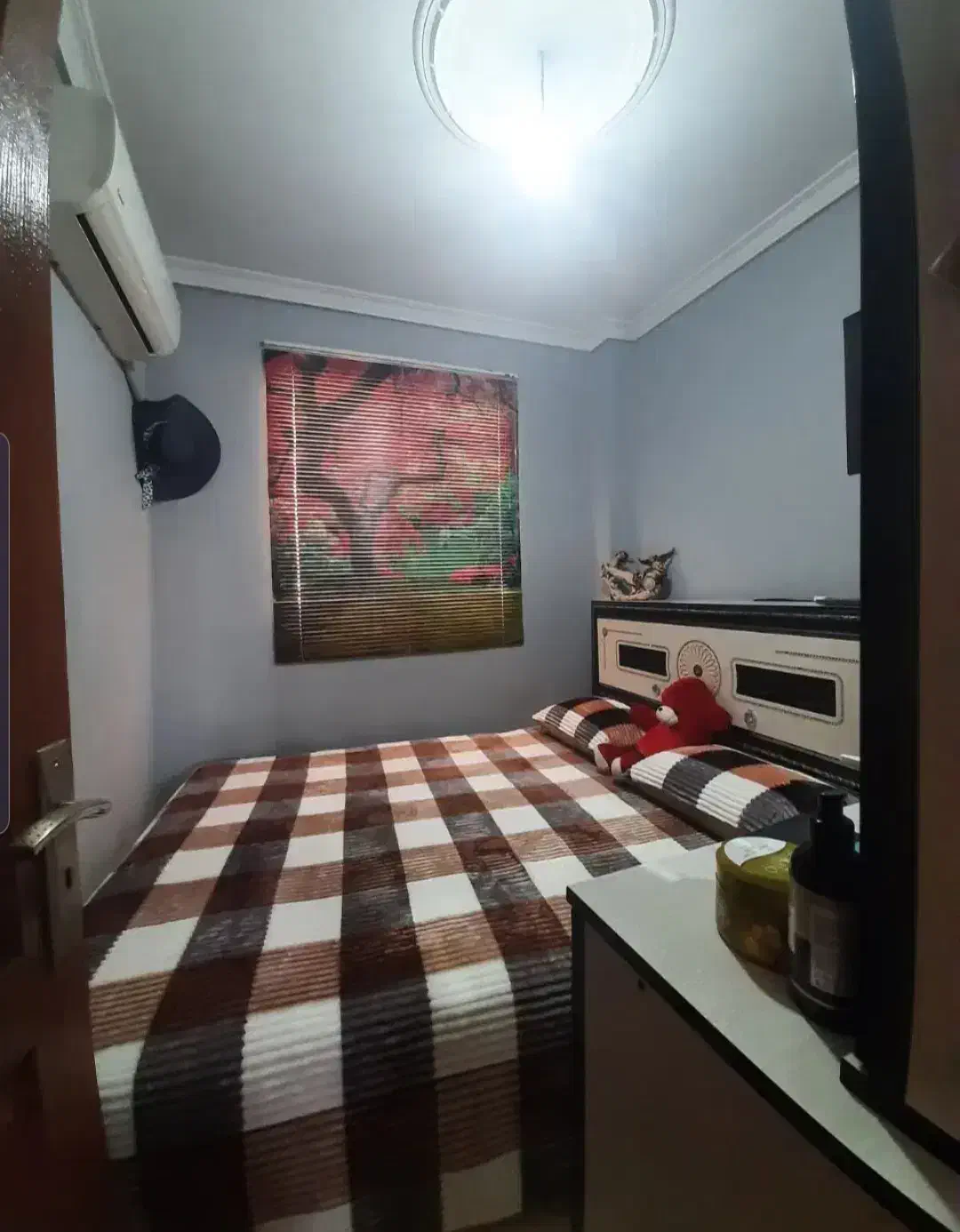 تخت به همراه تشک و میزآرایش|تخت و سرویس خواب|رشت, جهاد|دیوار