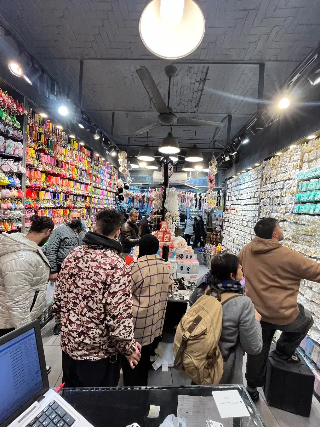 فروشنده عمده بازار تهران|استخدام خدمات فروشگاه و رستوران|تهران, بازار|دیوار