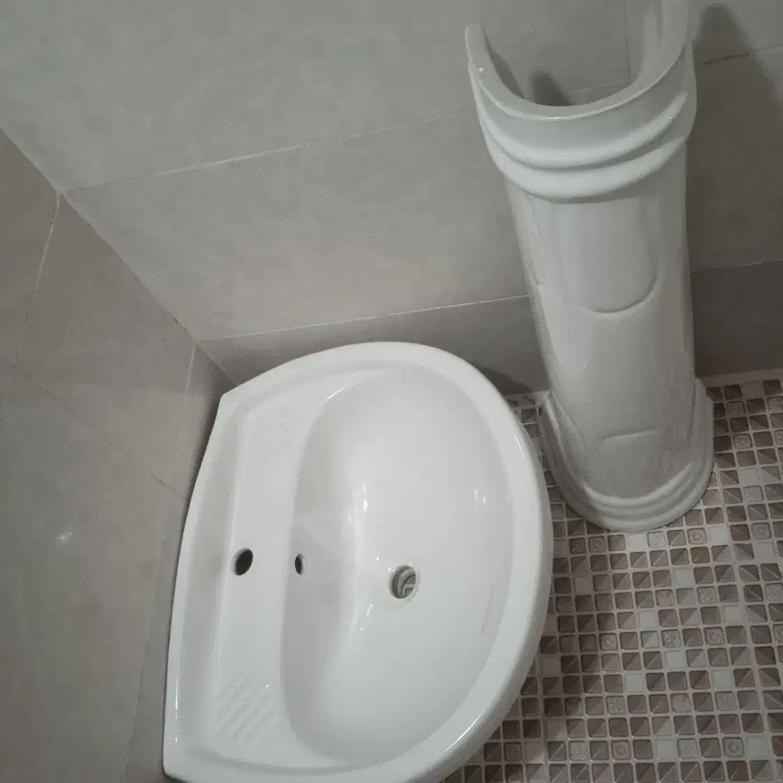 روشویی در حد نو تمیز و سالم|لوازم سرویس بهداشتی|شیراز, فرگاز|دیوار