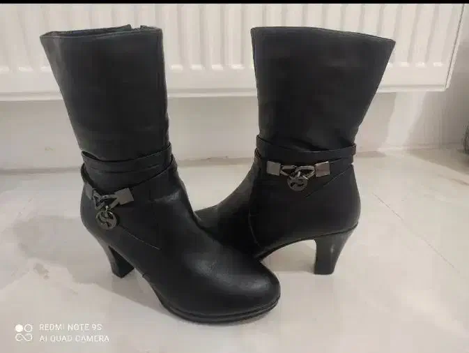 بوت خارجی مارک کالو|کیف، کفش، کمربند|قم, بنیاد|دیوار