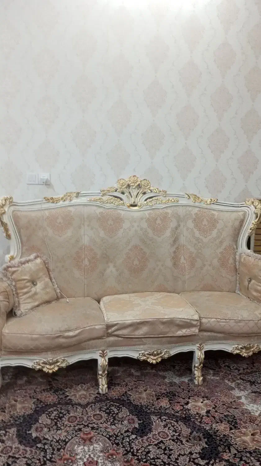 مبل سلطنتی و کلاسیک نه نفره|مبلمان خانگی و میز عسلی|قم, زاویه|دیوار