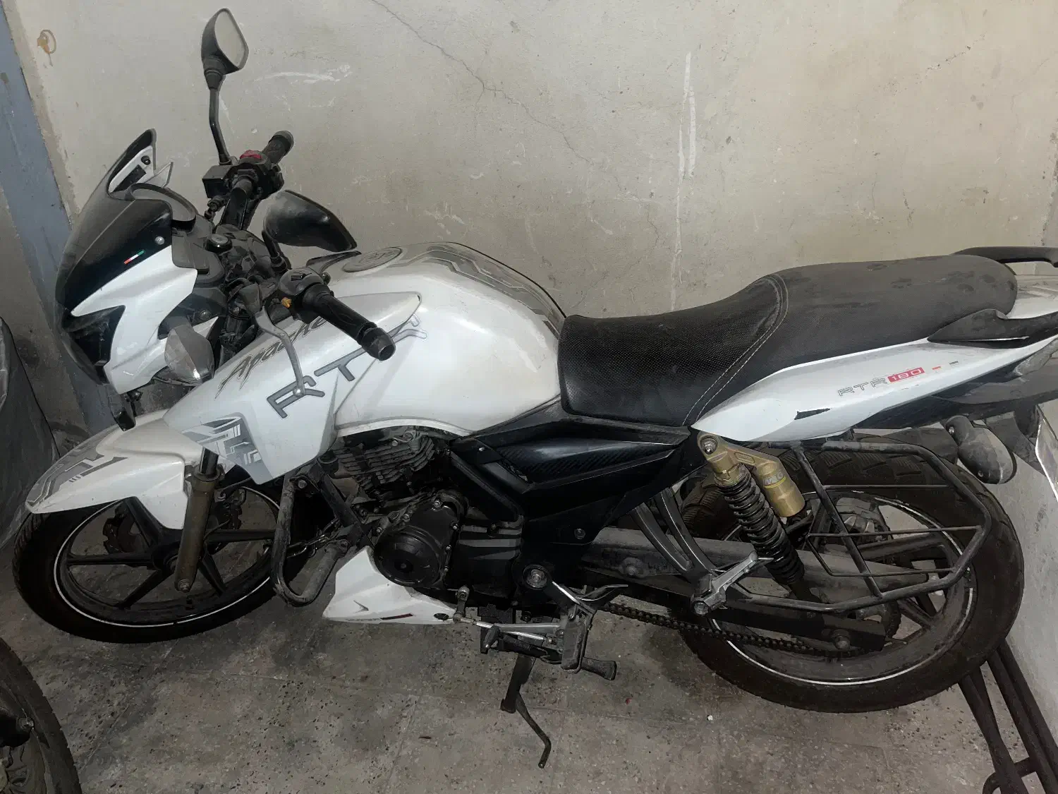 اپاچی ۱۸۰ مدل۹۳|موتورسیکلت|تهران, نیروی هوایی (پیروزی)|دیوار