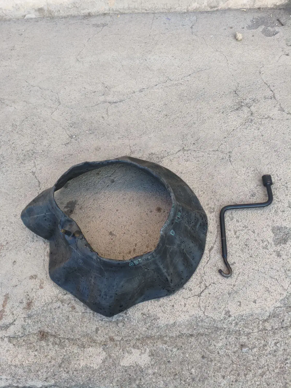 تیوب و آچار چرخ پیکان|قطعات یدکی و لوازم جانبی|زنجان, |دیوار