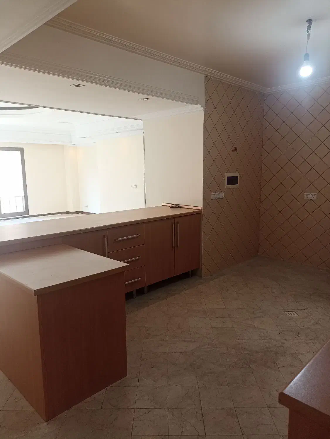 واحد اجاره ای 135متر 3خواب واقع در دکترشریعتی