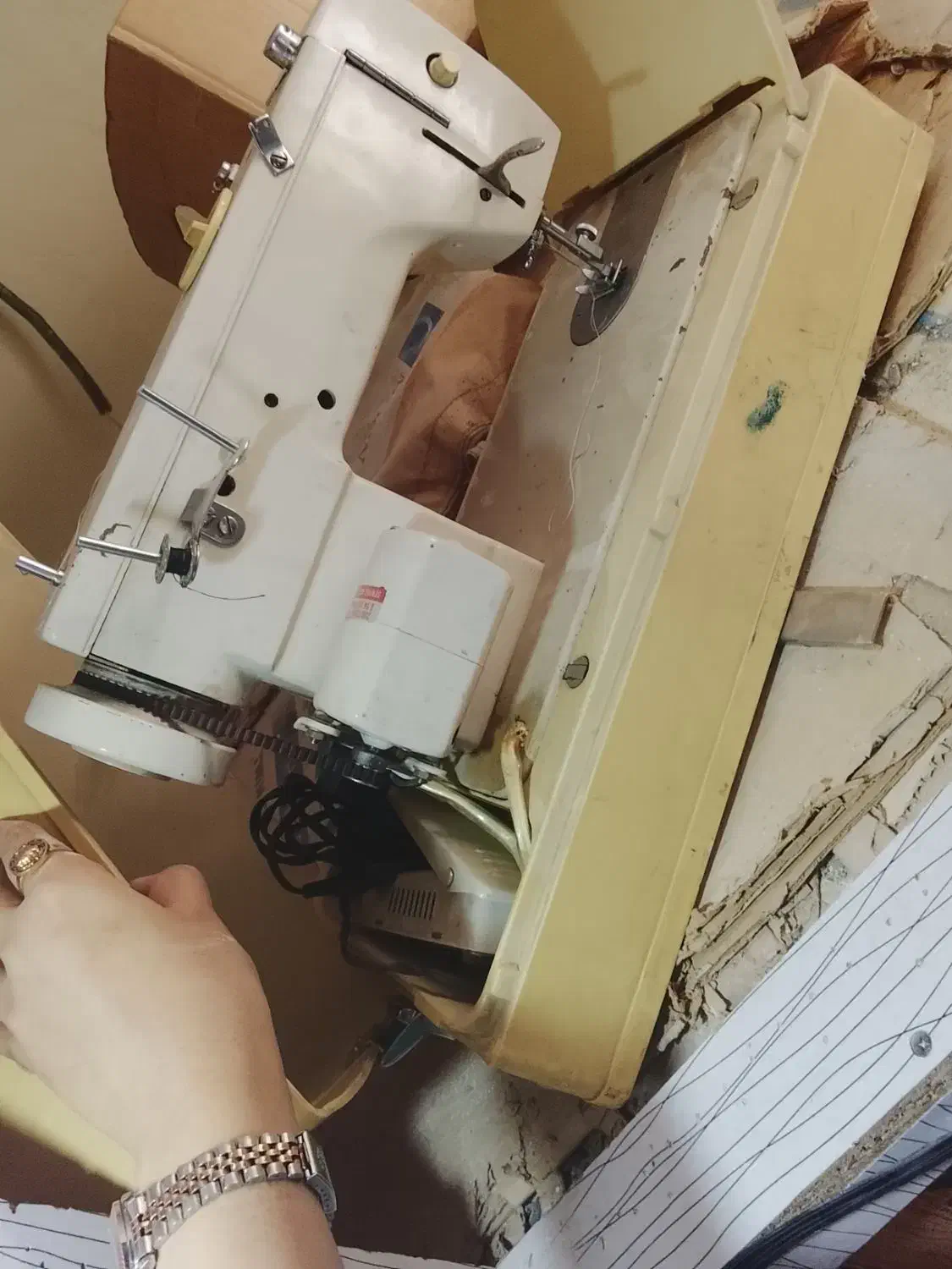 چرخ خیاطی برقی پدالی|چرخ خیاطی و ریسندگی|تربتحیدریه, قائم|دیوار