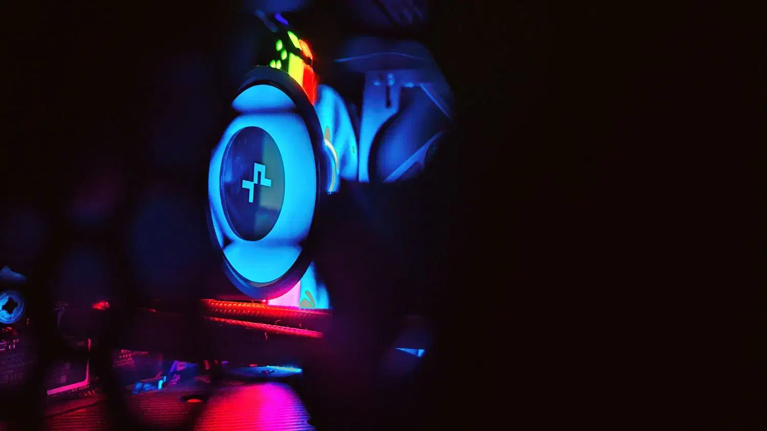 رندرینگ و گیمینگ|رایانه رومیزی|قم, چهل درخت‎|دیوار